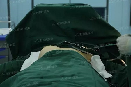 44歲身材傲人完爆20歲少女？這樣的胸女生都羨慕！