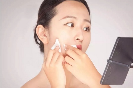 愛長痘痘的你，應該試試這道光！